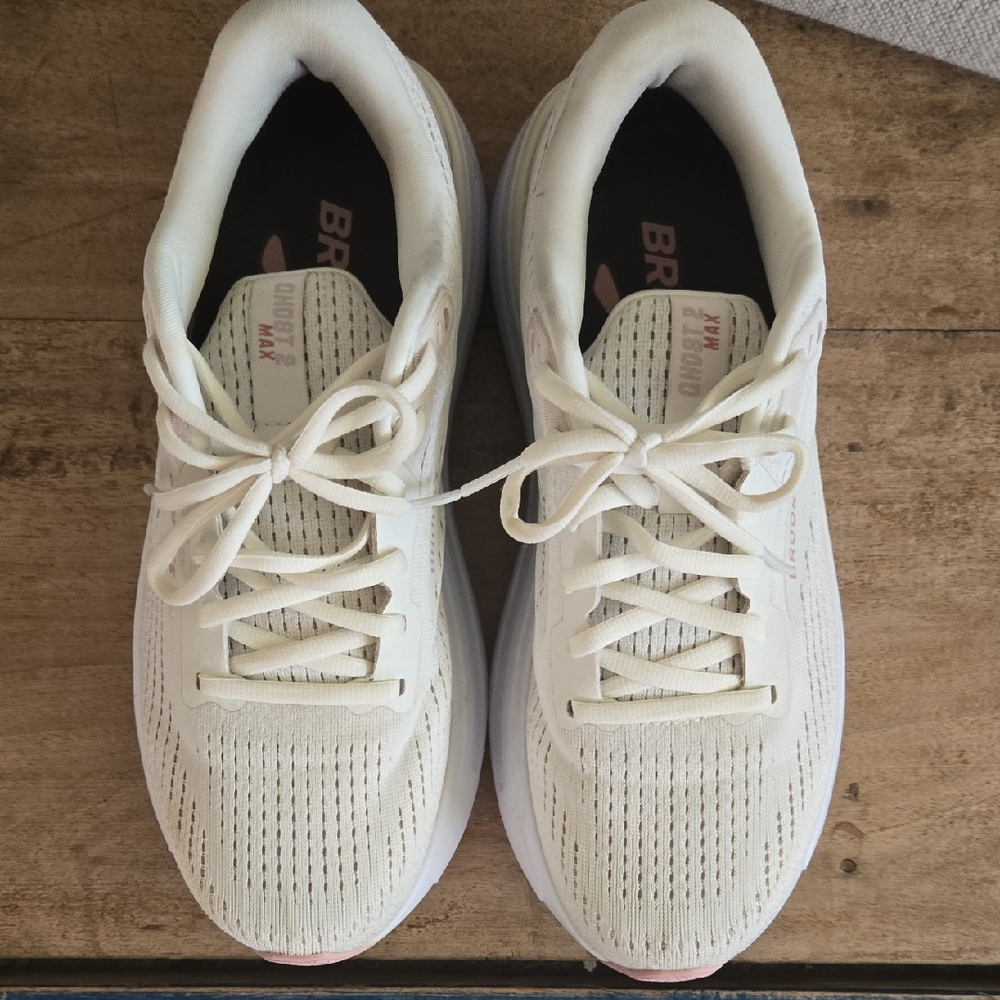 Brooks Off-White Women's Sneakers 10 Miles Wear